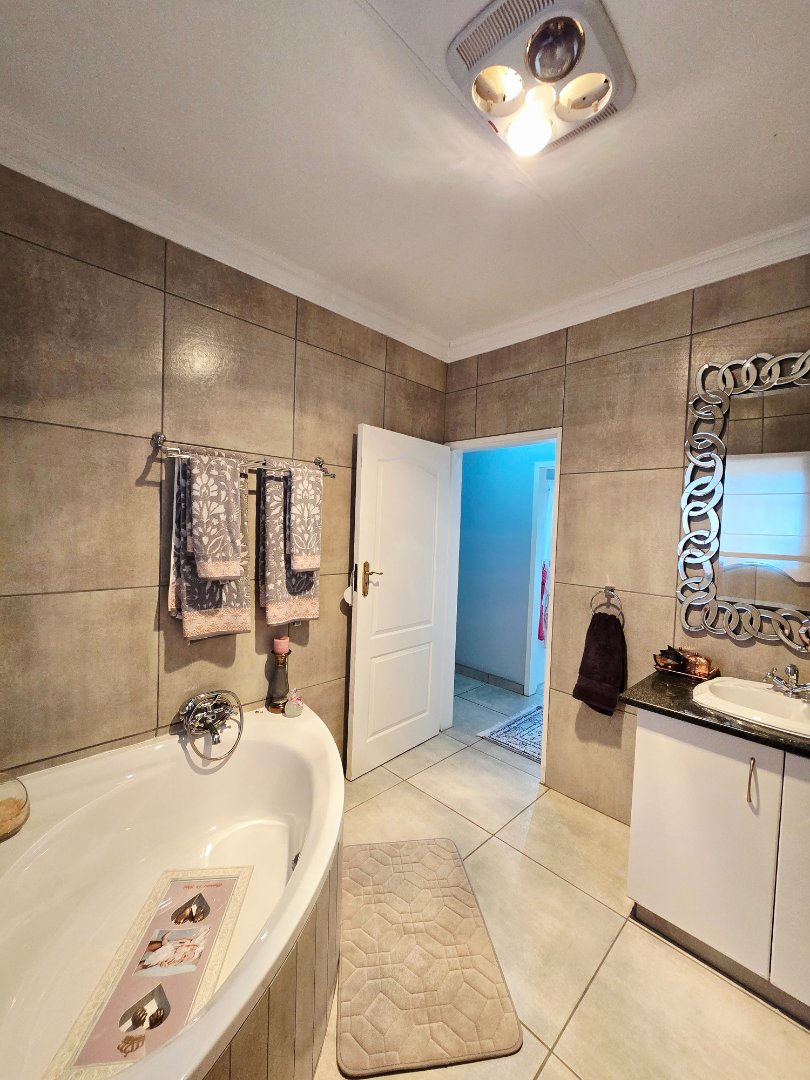 3 Bedroom Property for Sale in Flamwood North West